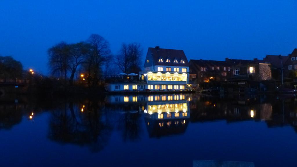 Restaurant Und Hotel Zum Weissen Ross Mölln Eksteriør billede