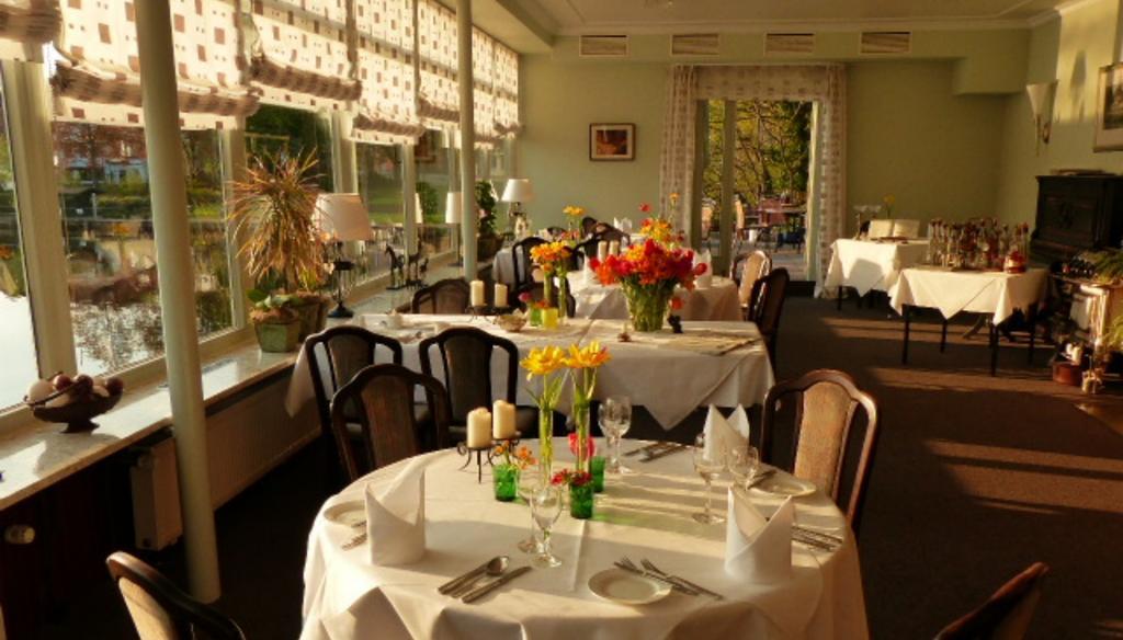 Restaurant Und Hotel Zum Weissen Ross Mölln Eksteriør billede