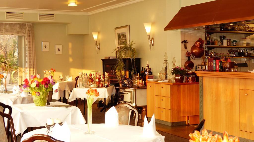 Restaurant Und Hotel Zum Weissen Ross Mölln Eksteriør billede