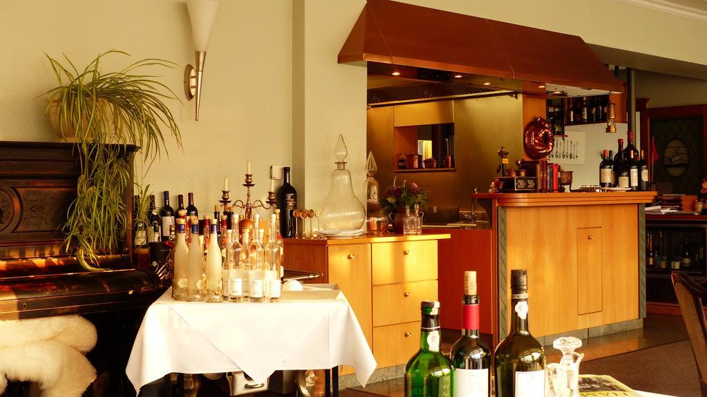 Restaurant Und Hotel Zum Weissen Ross Mölln Eksteriør billede