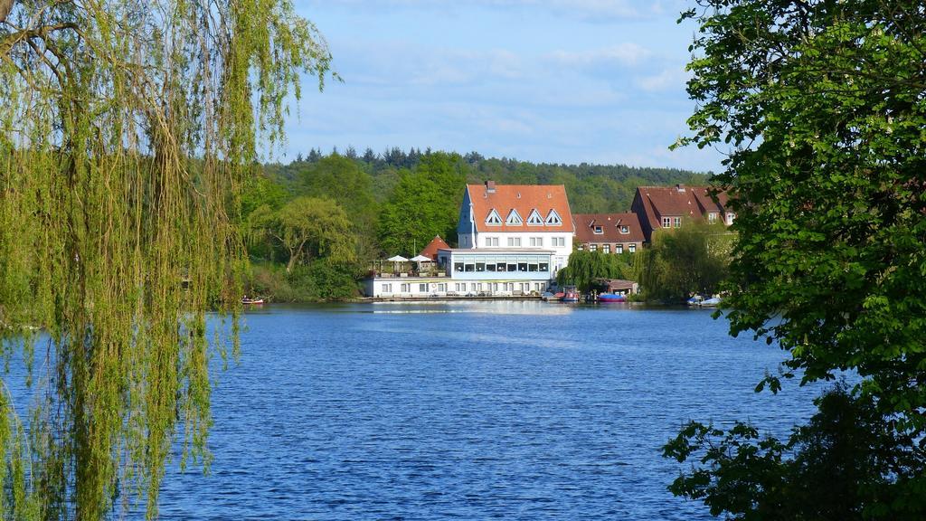 Restaurant Und Hotel Zum Weissen Ross Mölln Eksteriør billede